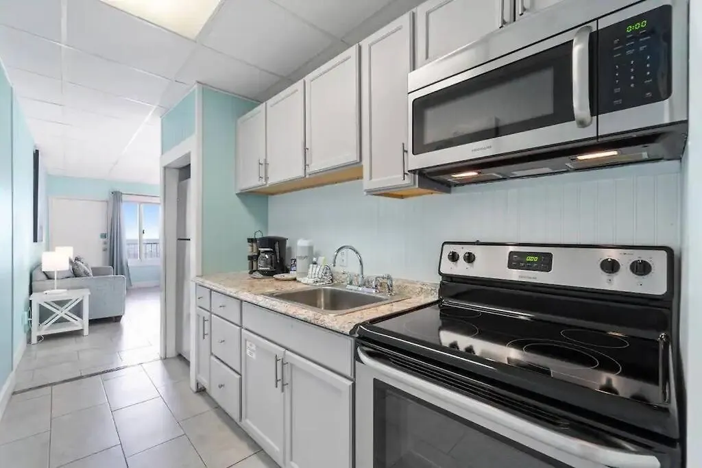 Slice O' Paradise - Gulf Front! Walk To Pier Park Panama City Beach Apartment